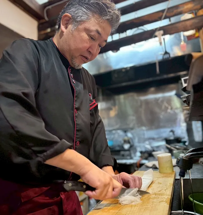 調理中のシェフの様子